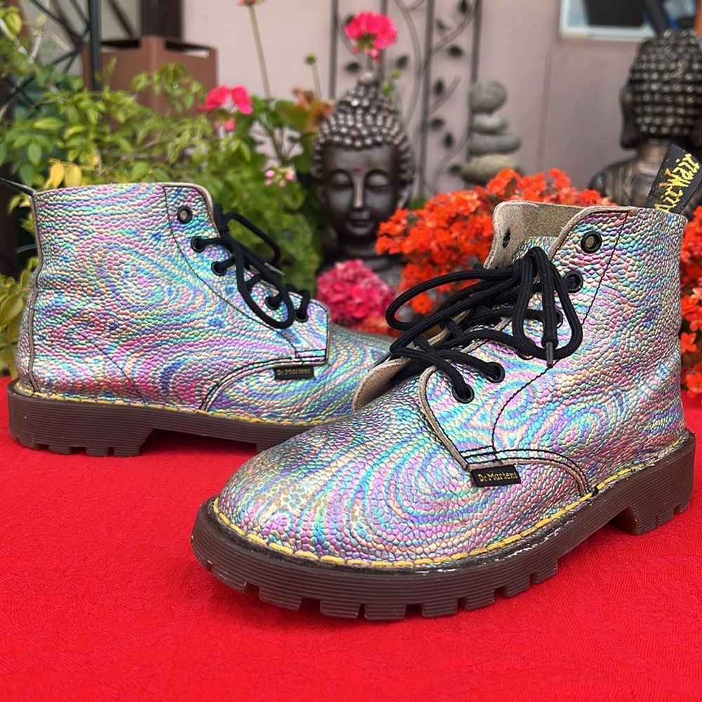🏴󠁧󠁢󠁥󠁮󠁧󠁿 Vintage Dr. Martens MIE Rare Colorful Iridescent Ankle Boots UK 2